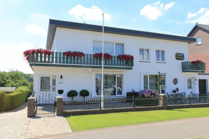 Panorama Sousberg Appartementen Schin op Geul Exterior photo